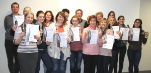 Strahlende Gesichter bei der Übergabe des „Schuhlöffel-Diploms“