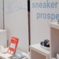SABU-Sneakeraktion: Gewinnerin freut sich über E-Vespa